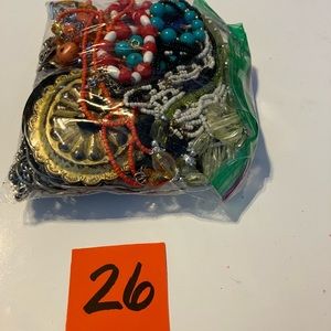 Lot of miscellaneous jewelry pieces